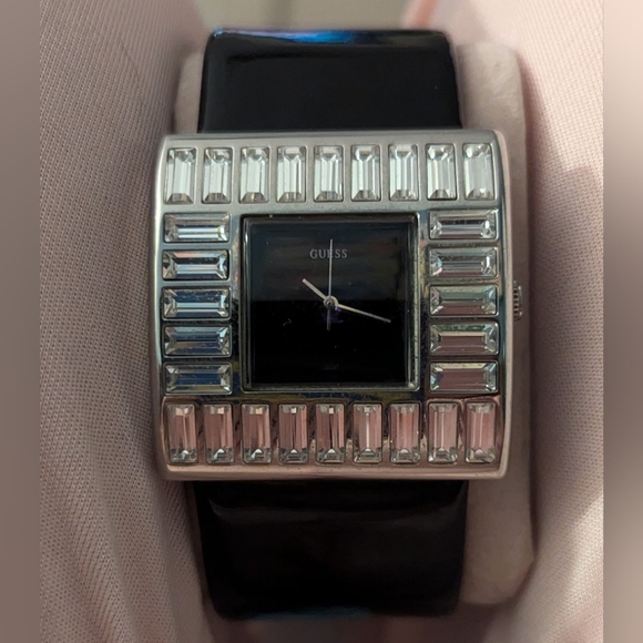 New Authentic GUESS W11524L5 White Crystal Accented Black Patent Leather Watch - Picture 2 of 6